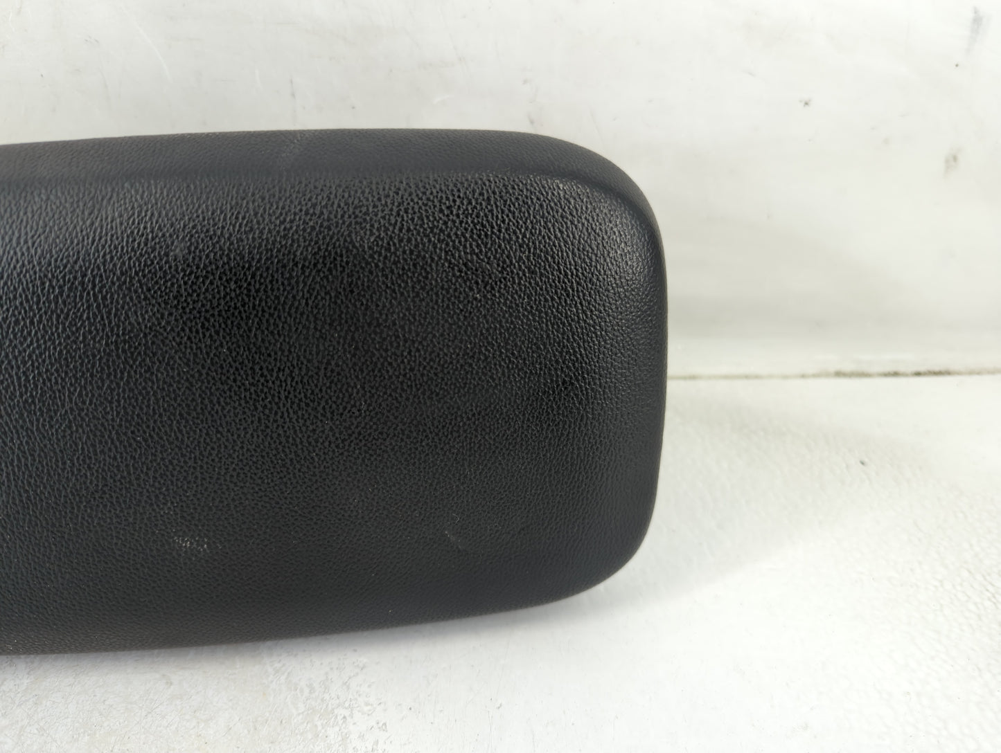 2019-2022 Kia Forte Center Console Armrest Cover Lid P/N:84660M7000 Fits Fits 2019 2020 2021 2022 OEM Used Auto Parts - Oemu