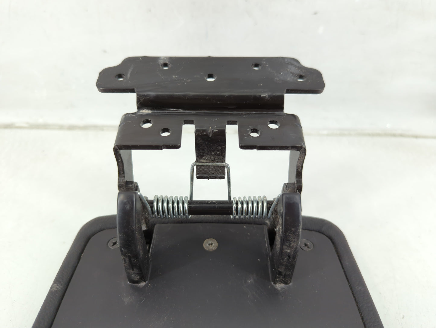 2019-2022 Kia Forte Center Console Armrest Cover Lid P/N:84660M7000 Fits Fits 2019 2020 2021 2022 OEM Used Auto Parts - Oemu