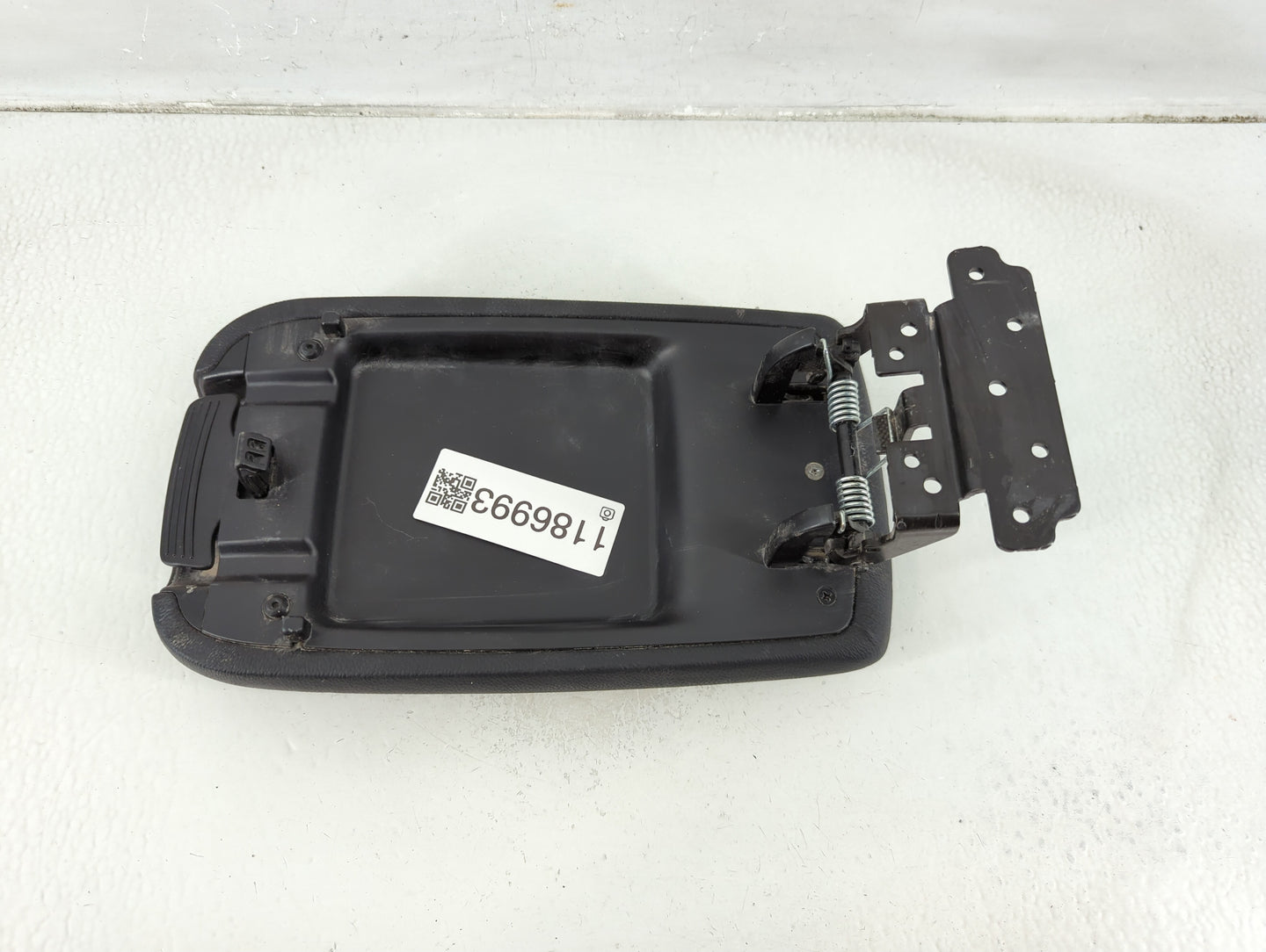 2019-2022 Kia Forte Center Console Armrest Cover Lid P/N:84660M7000 Fits Fits 2019 2020 2021 2022 OEM Used Auto Parts - Oemu