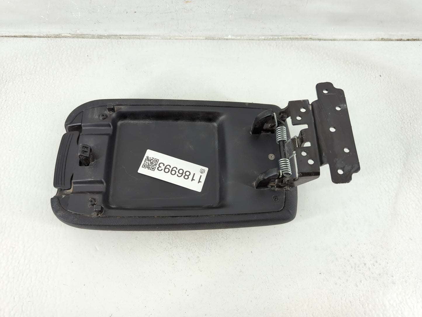 2019-2022 Kia Forte Center Console Armrest Cover Lid P/N:84660M7000 Fits Fits 2019 2020 2021 2022 OEM Used Auto Parts - Oemu