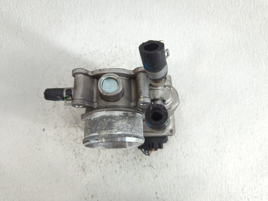 2017-2022 Kia Forte Throttle Body P/N:5833 01E15 35100-2B340 Fits Fits 2015 2016 2017 2018 2019 2020 2021 2022 OEM Used Auto Parts