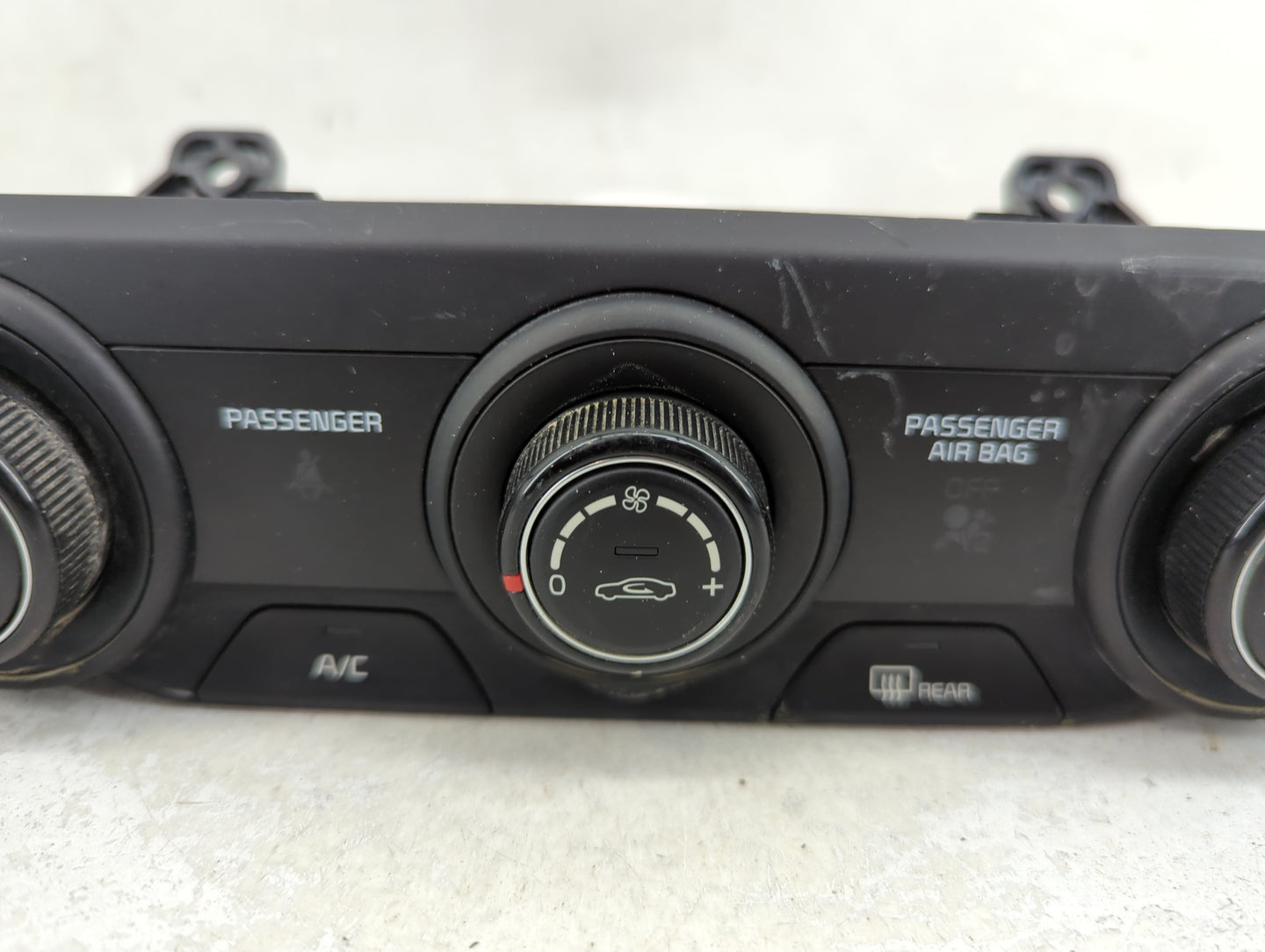 2019-2021 Kia Forte Climate Control Module Temperature AC/Heater Replacement P/N:97250-M6130WK Fits Fits 2019 2020 2021 OEM 