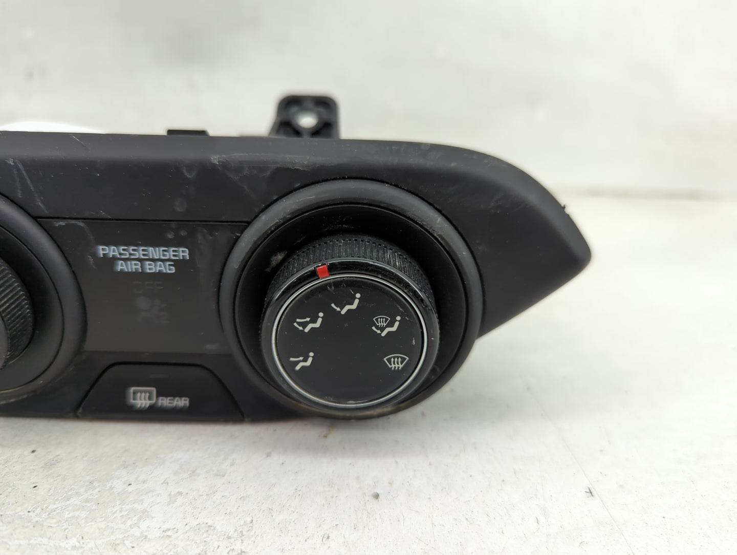 2019-2021 Kia Forte Climate Control Module Temperature AC/Heater Replacement P/N:97250-M6130WK Fits Fits 2019 2020 2021 OEM 