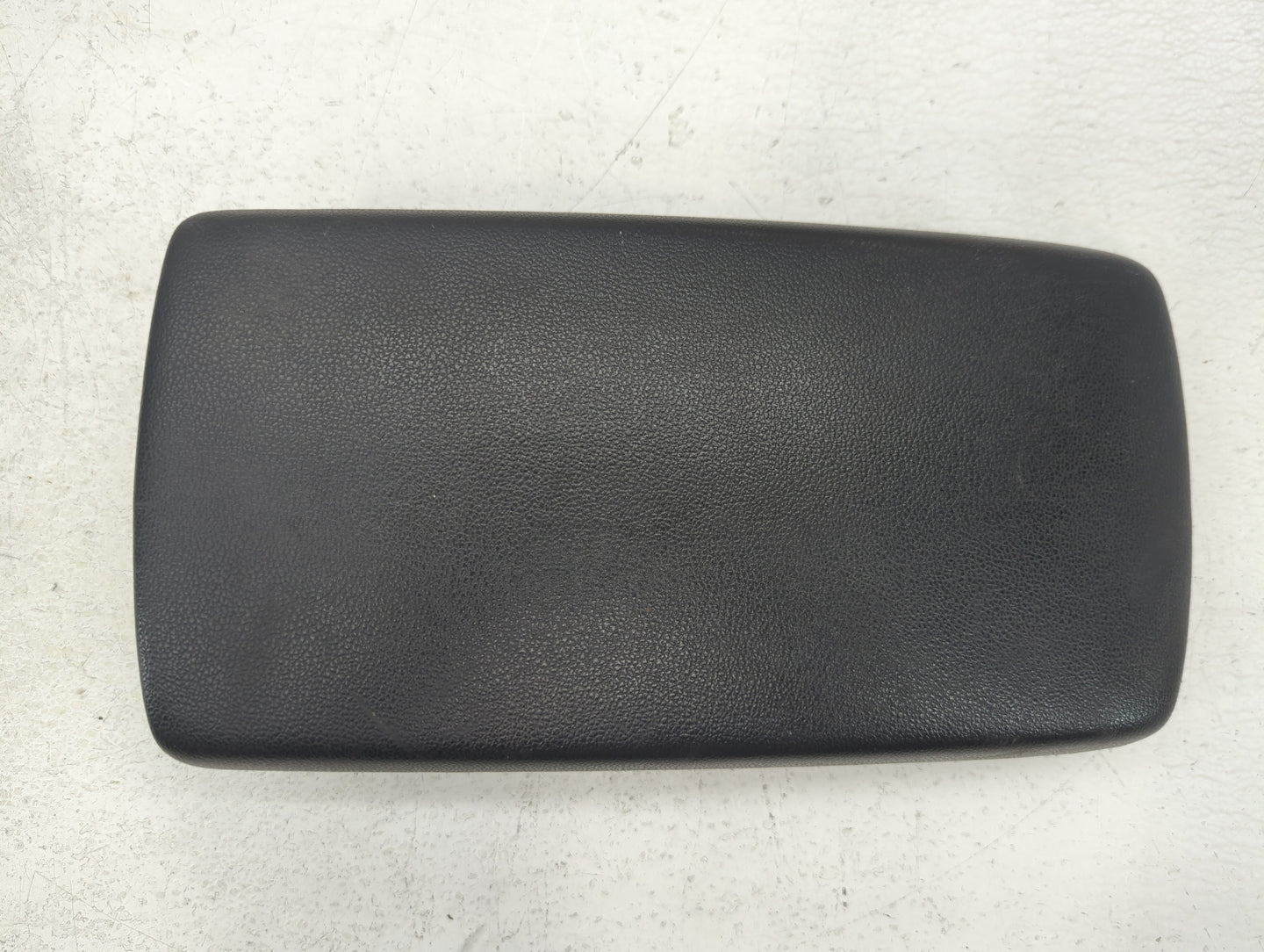2019-2022 Kia Forte Center Console Armrest Cover Lid P/N:SH190123 Fits Fits 2019 2020 2021 2022 OEM Used Auto Parts - Oemuse