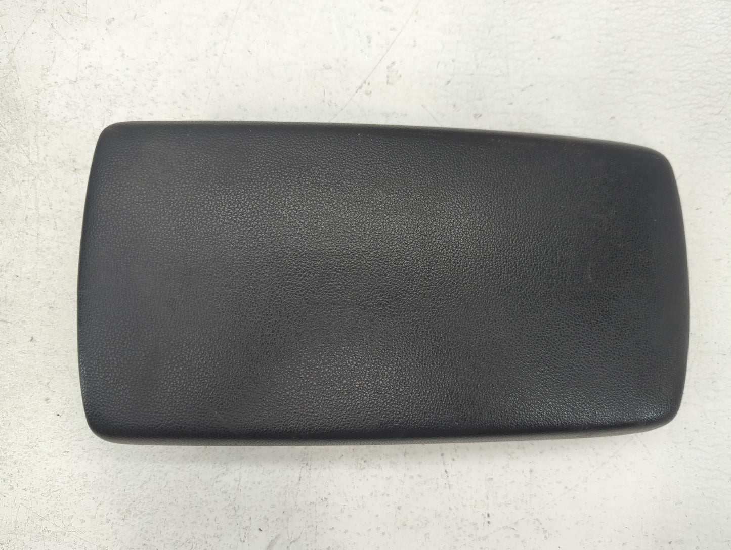2019-2022 Kia Forte Center Console Armrest Cover Lid P/N:SH190123 Fits Fits 2019 2020 2021 2022 OEM Used Auto Parts - Oemuse