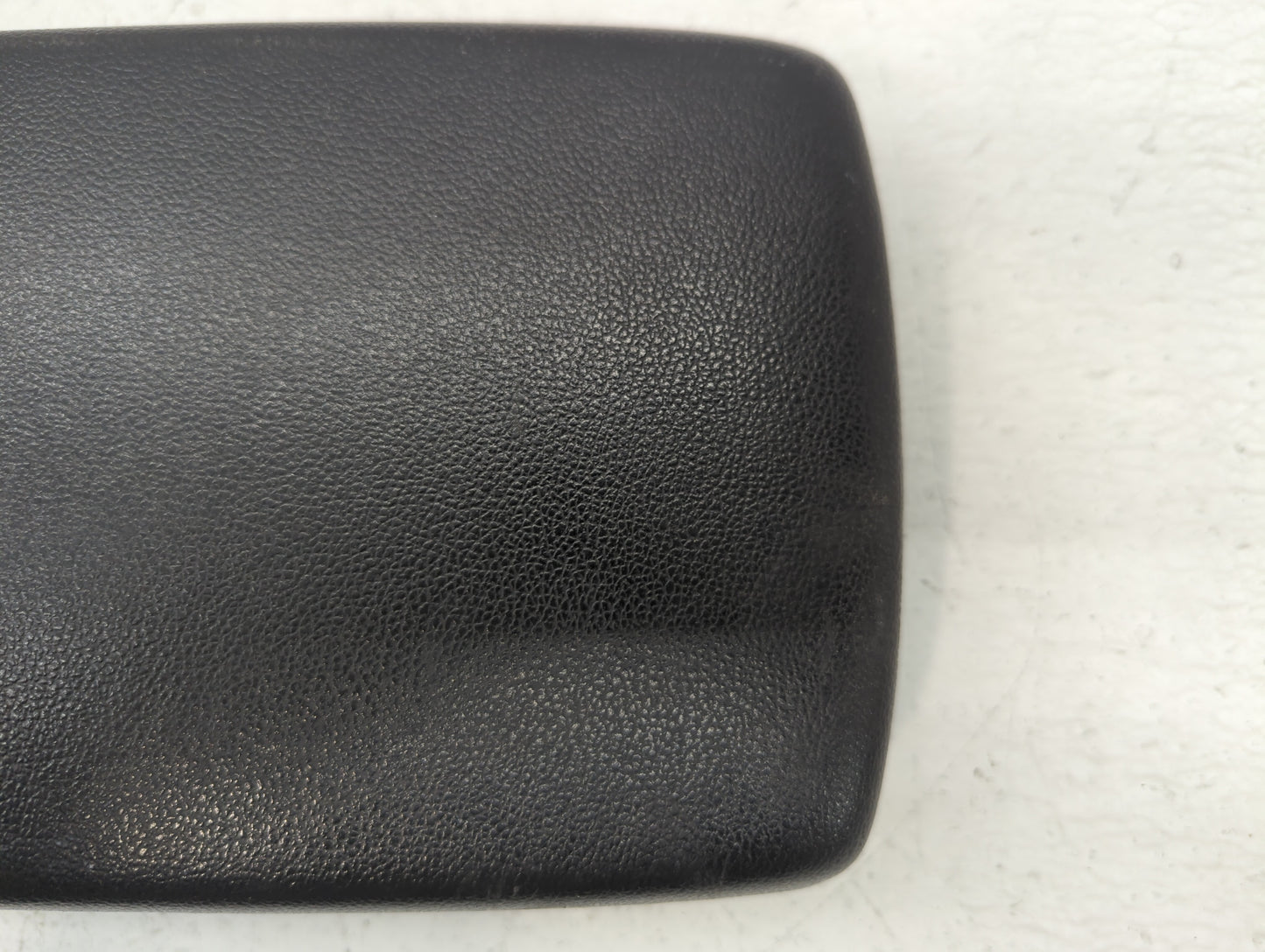 2019-2022 Kia Forte Center Console Armrest Cover Lid P/N:SH190123 Fits Fits 2019 2020 2021 2022 OEM Used Auto Parts - Oemuse
