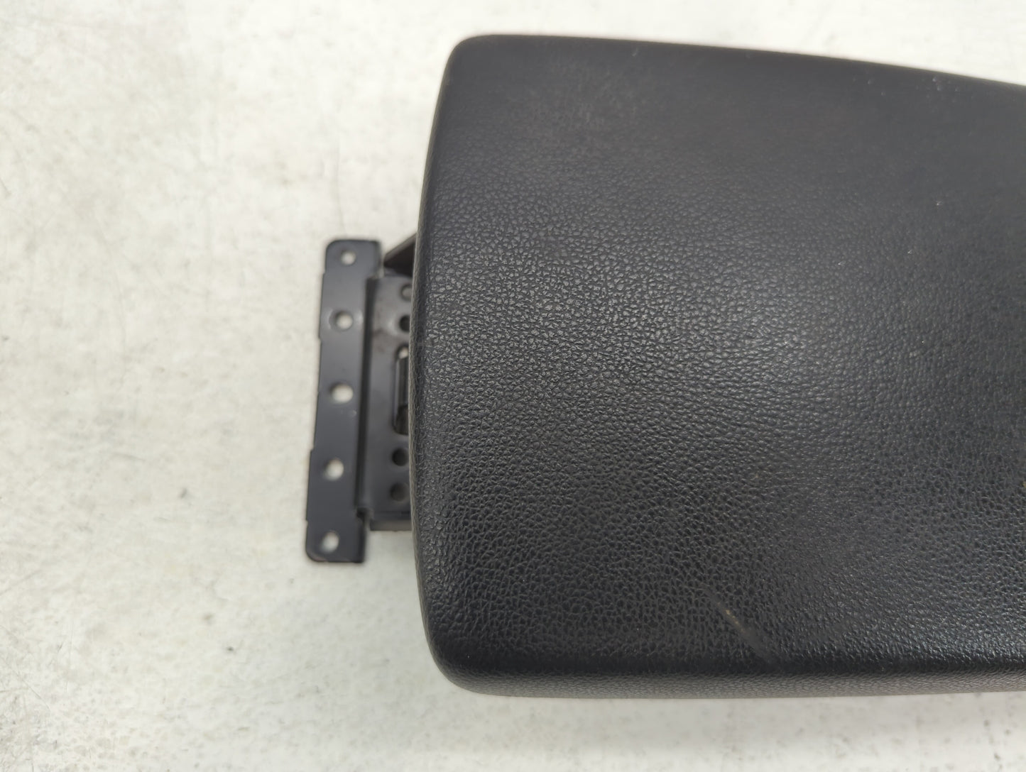 2019-2022 Kia Forte Center Console Armrest Cover Lid P/N:SH190123 Fits Fits 2019 2020 2021 2022 OEM Used Auto Parts - Oemuse