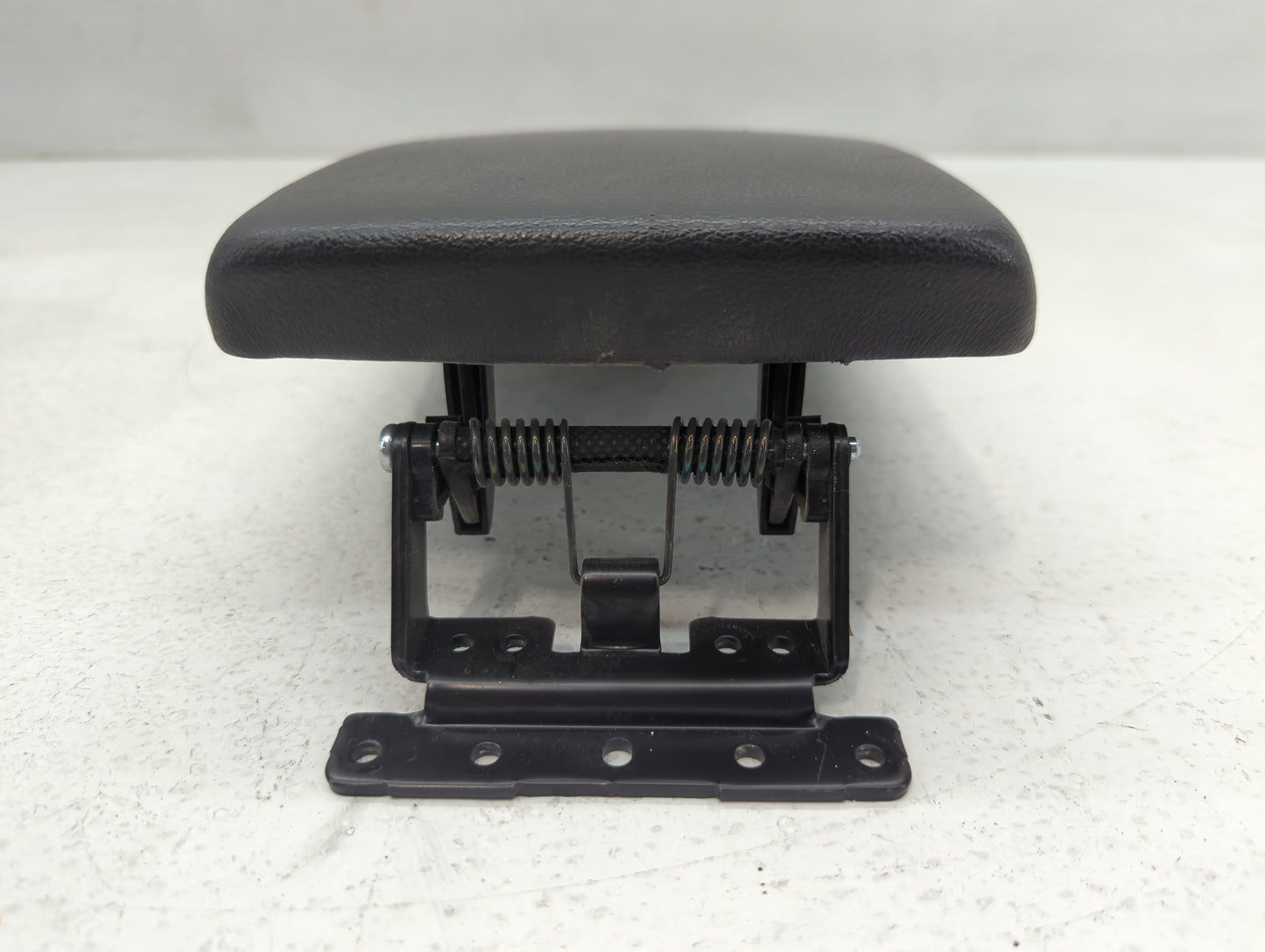 2019-2022 Kia Forte Center Console Armrest Cover Lid P/N:SH190123 Fits Fits 2019 2020 2021 2022 OEM Used Auto Parts - Oemuse