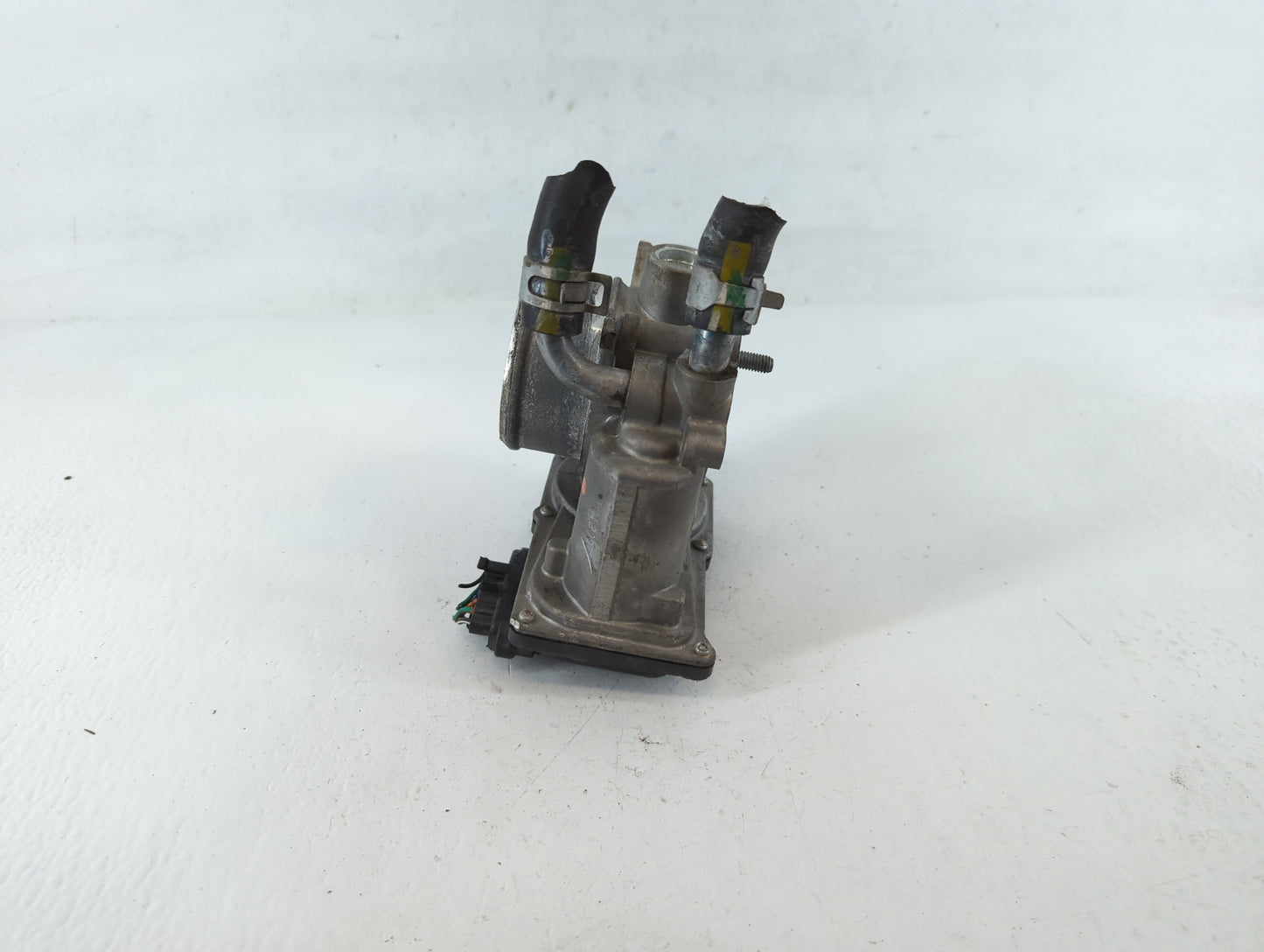 2017-2022 Kia Forte Throttle Body P/N:35100-22340 Fits Fits 2015 2016 2017 2018 2019 2020 2021 2022 OEM Used Auto Parts - Oe