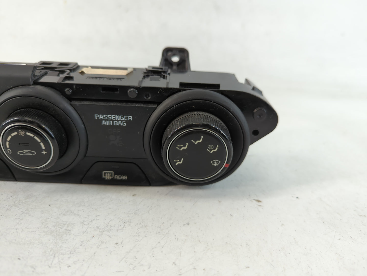 2019-2021 Kia Forte Climate Control Module Temperature AC/Heater Replacement P/N:97259-M6130WK Fits Fits 2019 2020 2021 OEM 