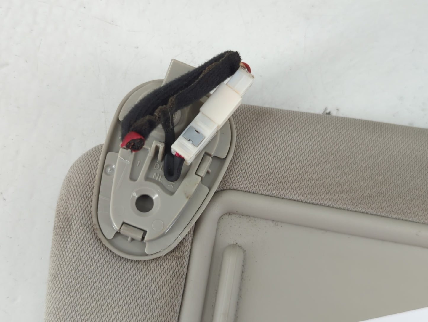 2021 Kia K5 Sun Visor Shade Replacement Driver Left Mirror Fits OEM Used Auto Parts - Oemusedautoparts1.com