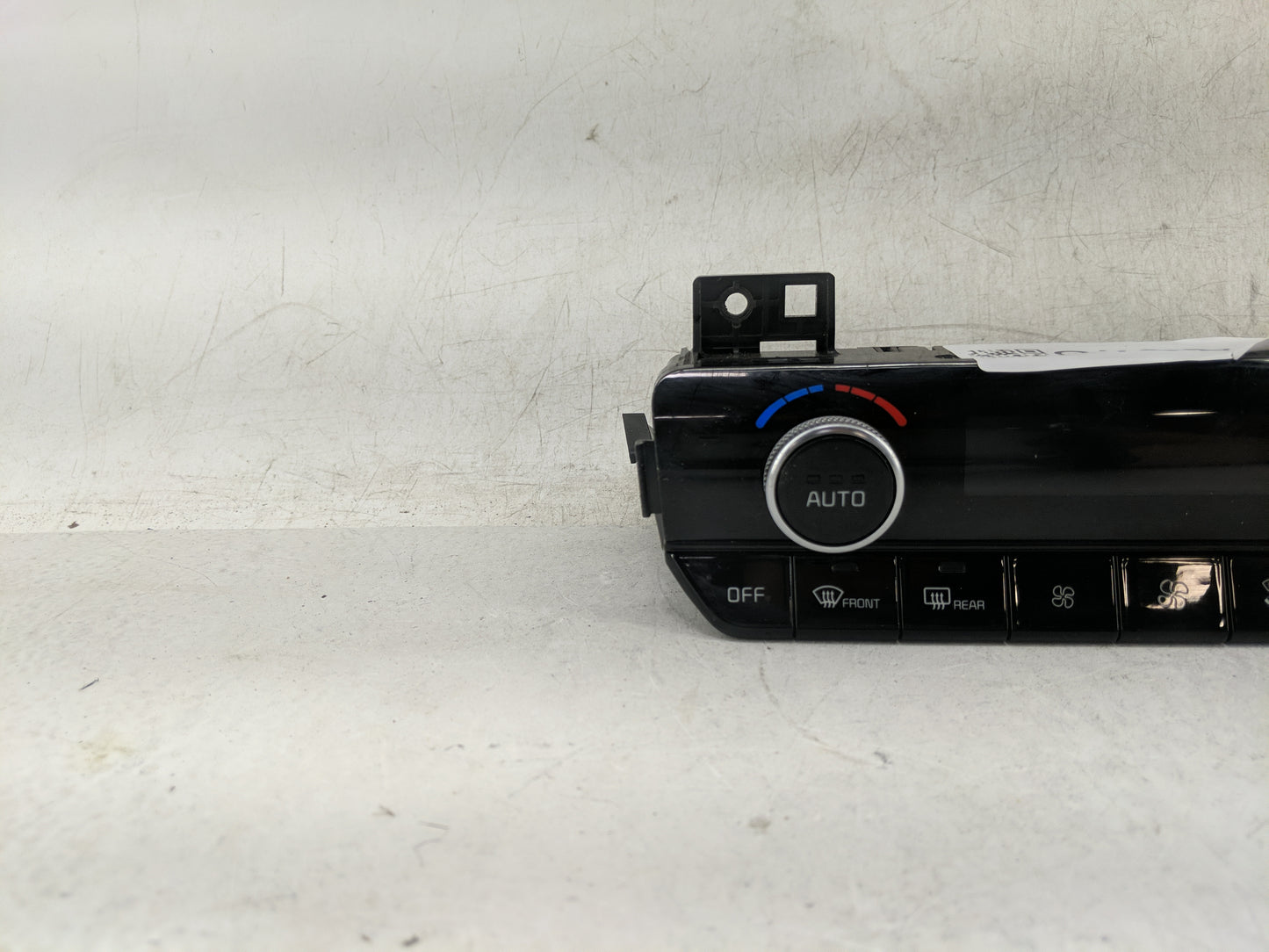 2021 Kia K5 Climate Control Module Temperature AC/Heater Replacement P/N:97250-L3200 Fits OEM Used Auto Parts - Oemusedautop