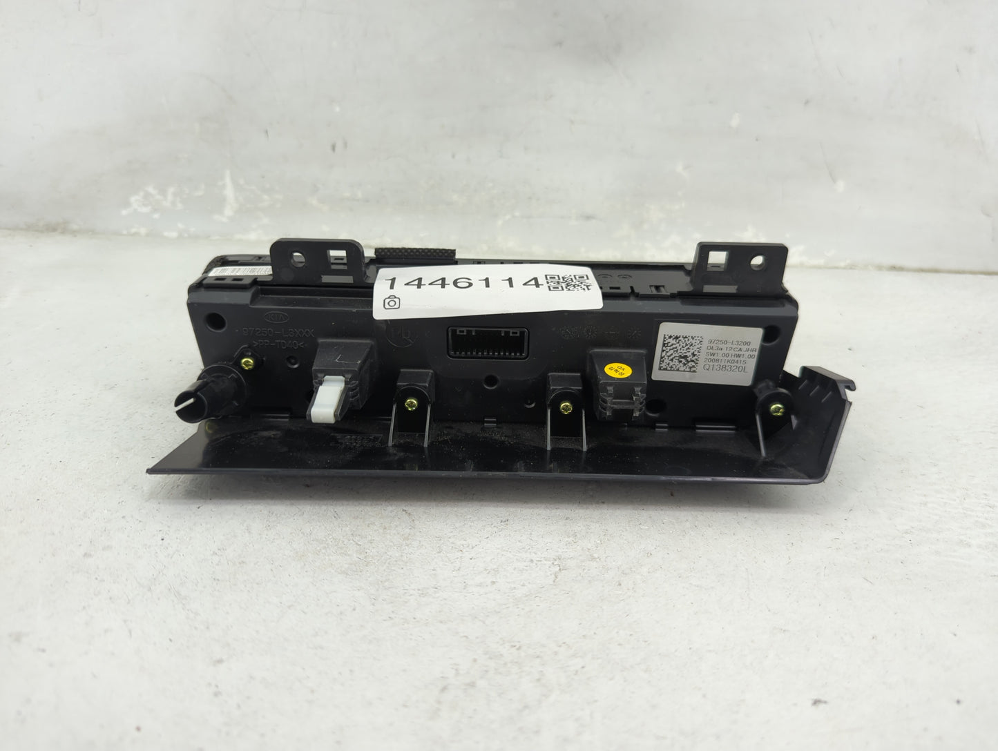 2021 Kia K5 Climate Control Module Temperature AC/Heater Replacement P/N:97250-L3200 Fits OEM Used Auto Parts - Oemusedautop