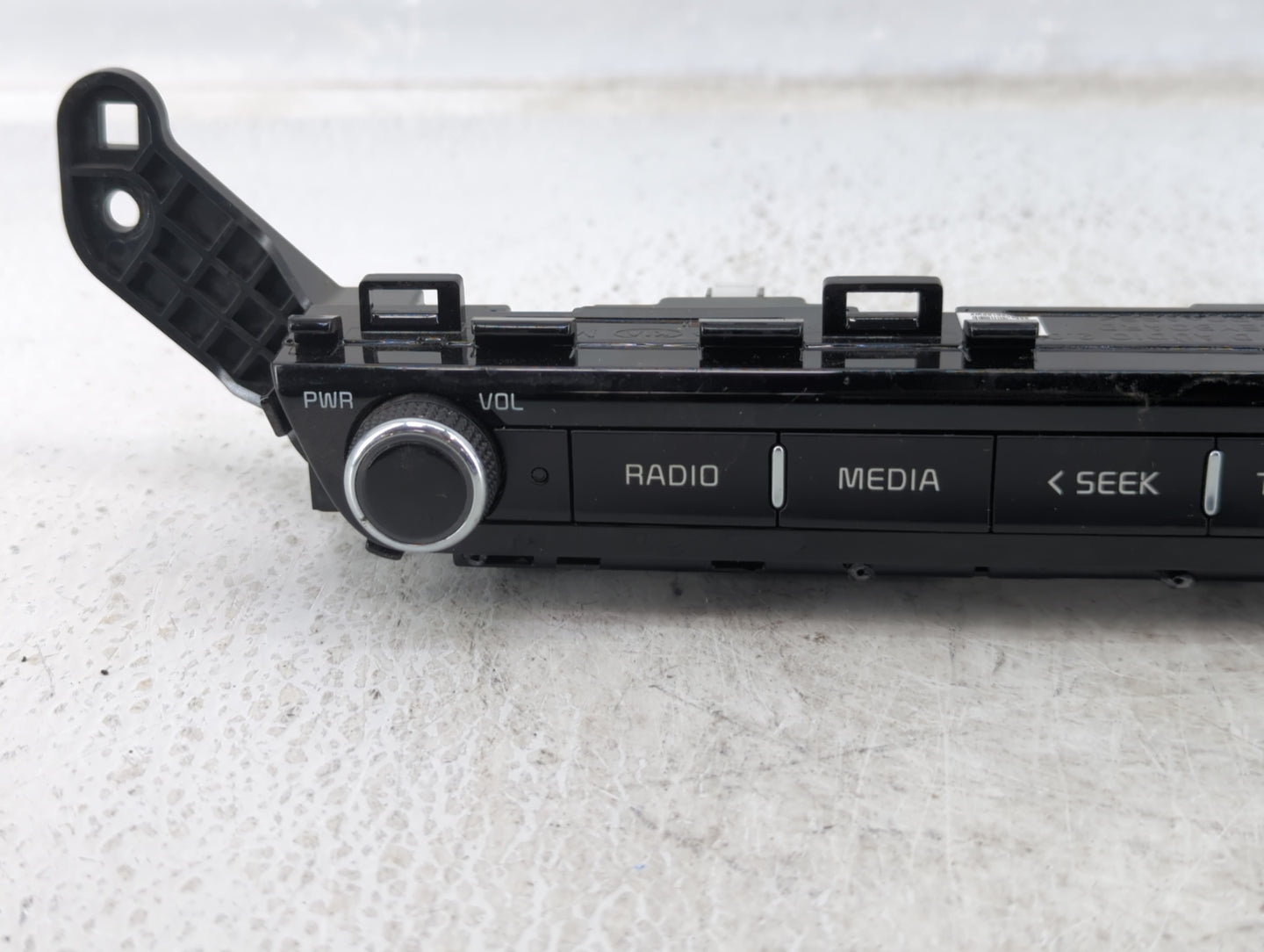 2021 Kia Niro Am Fm Cd Player Radio Receiver - Oemusedautoparts1.com