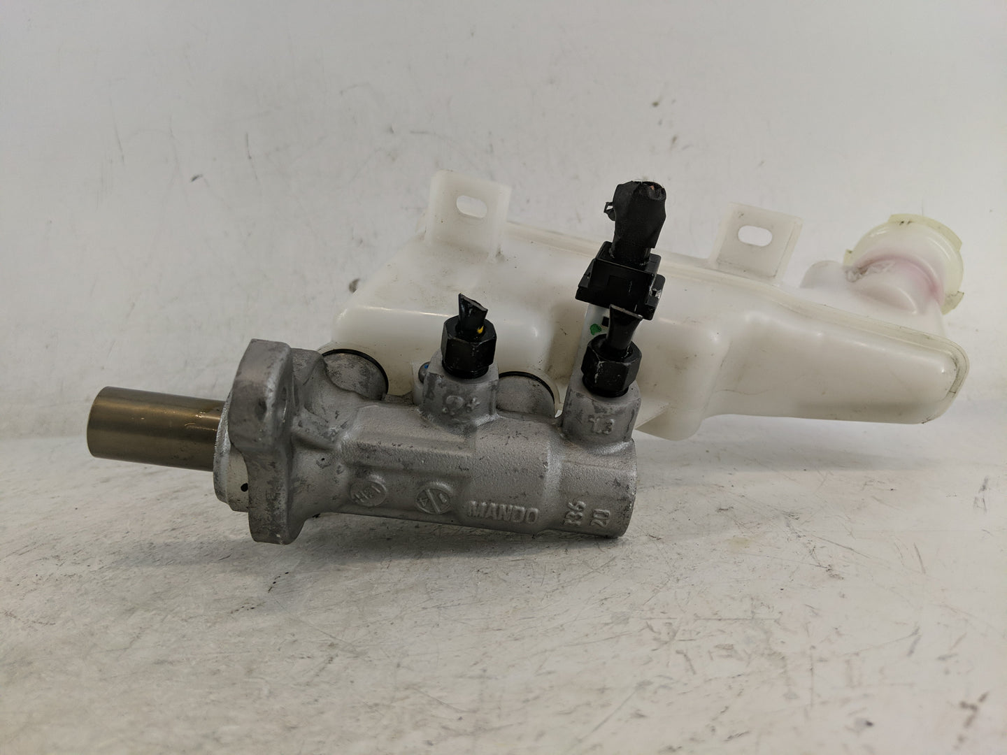 2020-2020 Kia Rio Brake Master Cylinder - Oemusedautoparts1.com