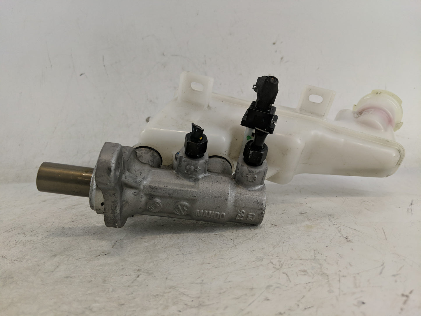 2020-2020 Kia Rio Brake Master Cylinder - Oemusedautoparts1.com