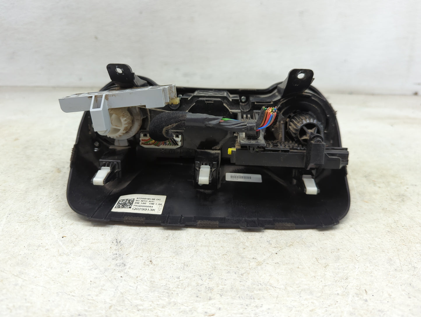 2021 Kia Rio Climate Control Module Temperature AC/Heater Replacement P/N:97250H9130 Fits OEM Used Auto Parts - Oemusedautop