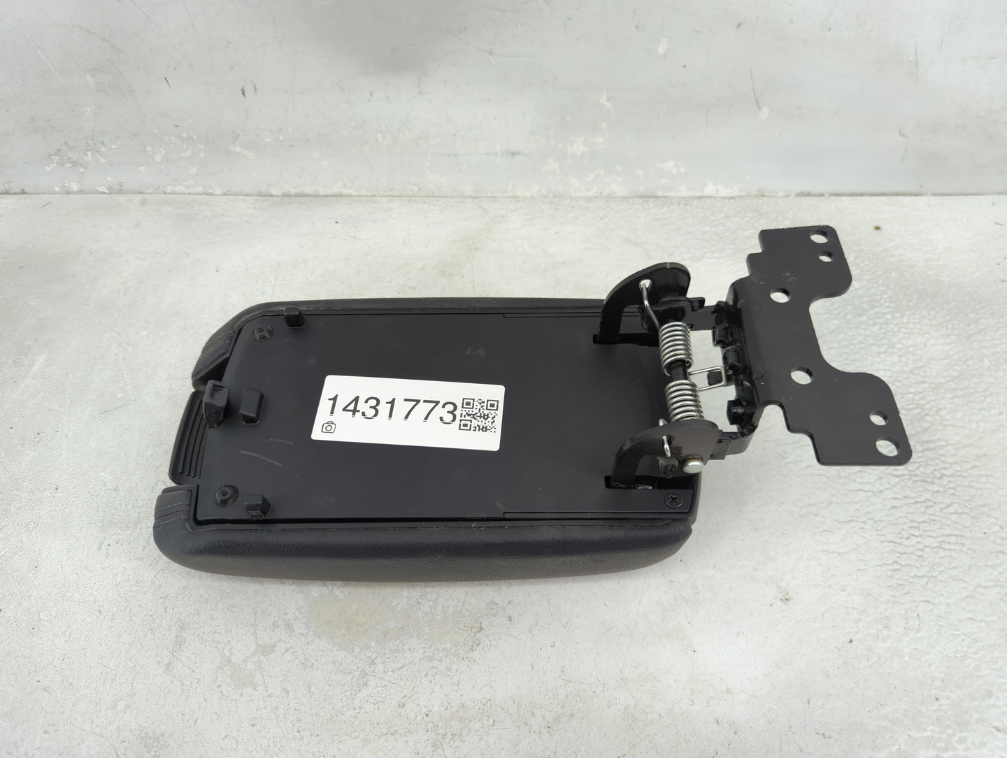 2021 Kia Rio Center Console Armrest Cover Lid Fits OEM Used Auto Parts - Oemusedautoparts1.com