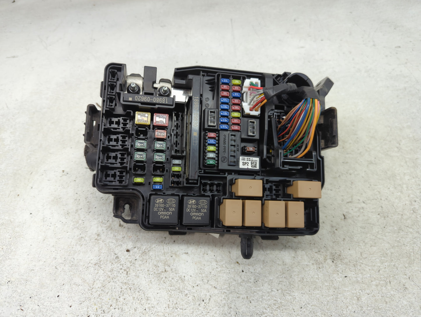 2021-2022 Kia Seltos Fusebox Fuse Box Panel Relay Module P/N:91956-Q5020 Fits Fits 2021 2022 OEM Used Auto Parts - Oemusedau