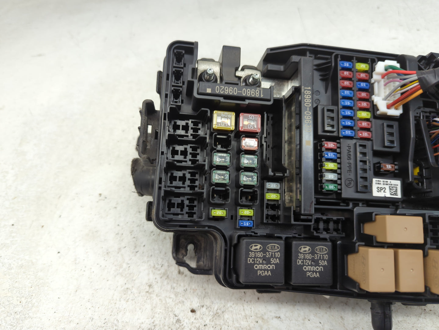 2021-2022 Kia Seltos Fusebox Fuse Box Panel Relay Module P/N:91956-Q5020 Fits Fits 2021 2022 OEM Used Auto Parts - Oemusedau