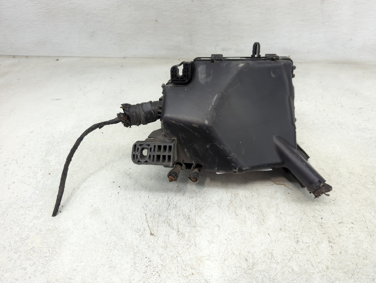 2021-2022 Kia Seltos Fusebox Fuse Box Panel Relay Module Fits Fits 2021 2022 OEM Used Auto Parts - Oemusedautoparts1.com