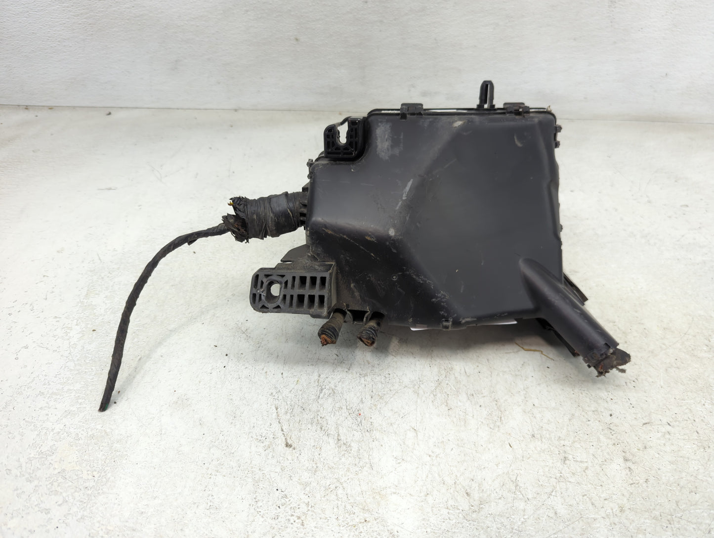 2021-2022 Kia Seltos Fusebox Fuse Box Panel Relay Module Fits Fits 2021 2022 OEM Used Auto Parts - Oemusedautoparts1.com