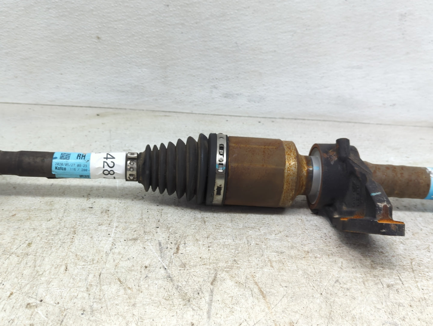 2021-2022 Kia Seltos Axle Shaft Front Passenger Cv C/v - Oemusedautoparts1.com