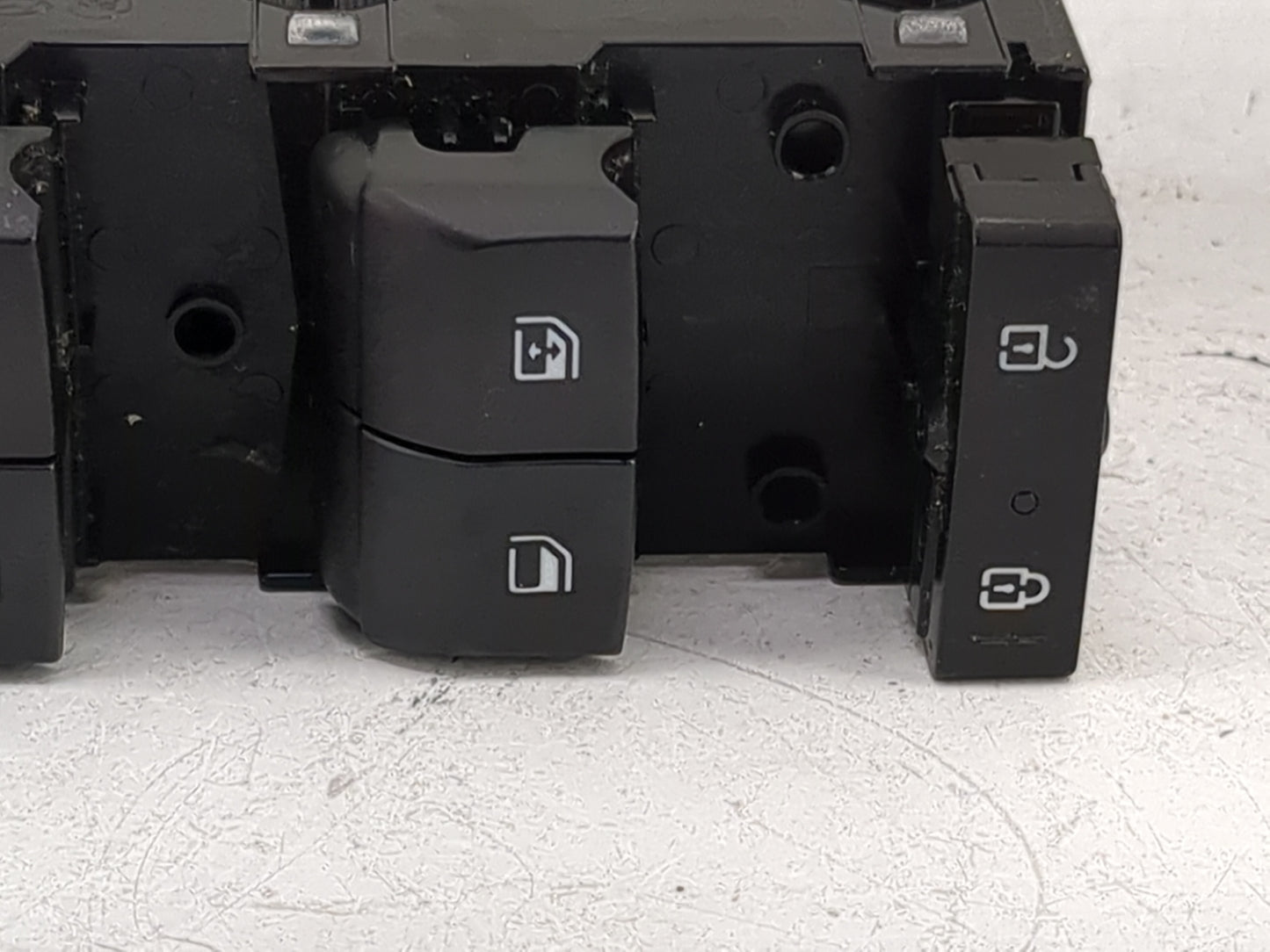 2021-2022 Kia Seltos Master Power Window Switch Replacement Driver Side Left P/N:93571-Q5200 40U490-1000 Fits Fits 2021 2022