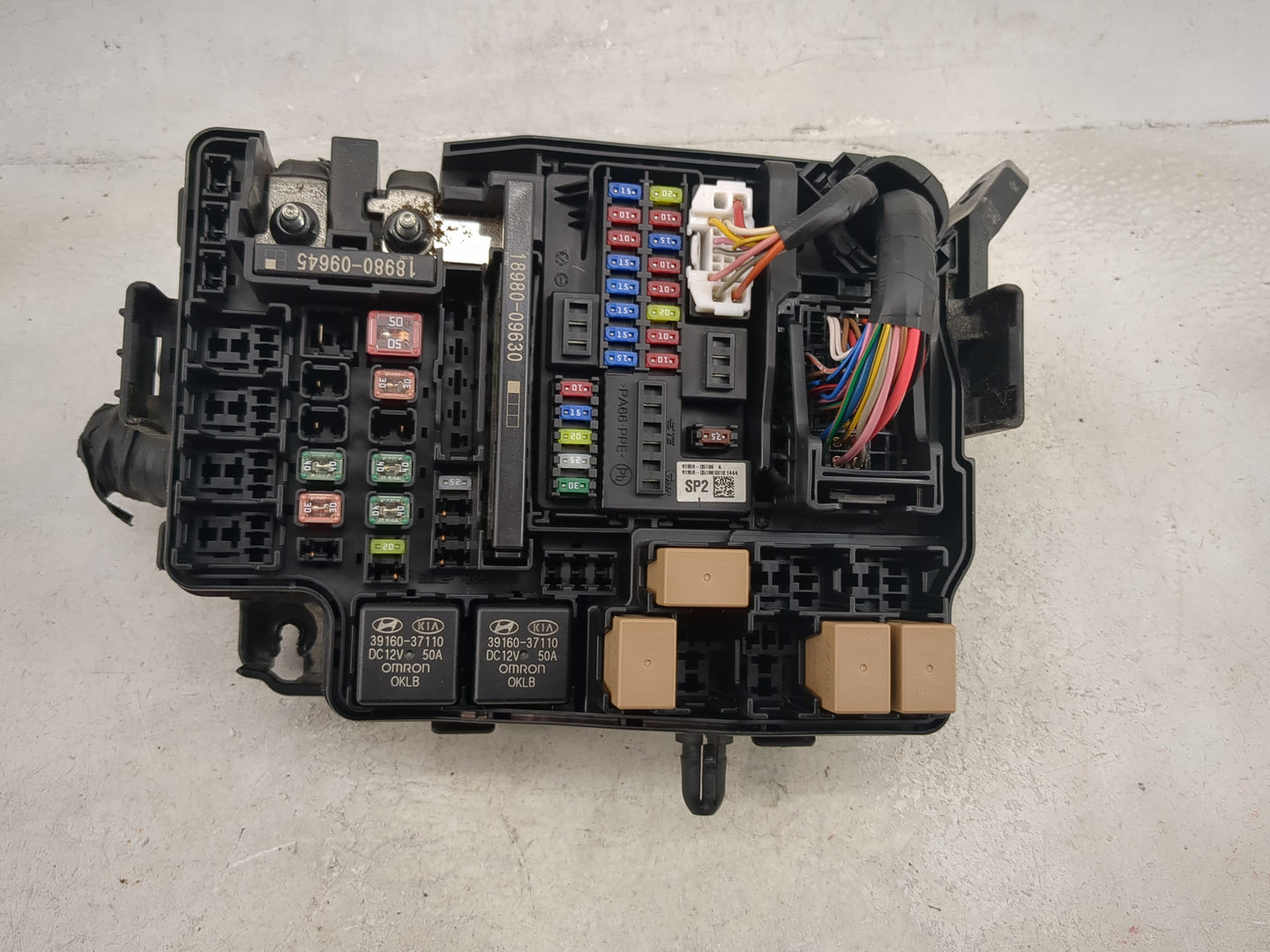 2021-2022 Kia Seltos Fusebox Fuse Box Panel Relay Module P/N:18980-09645 18980-09630, 39160-37110 Fits Fits 2021 2022 OEM Us