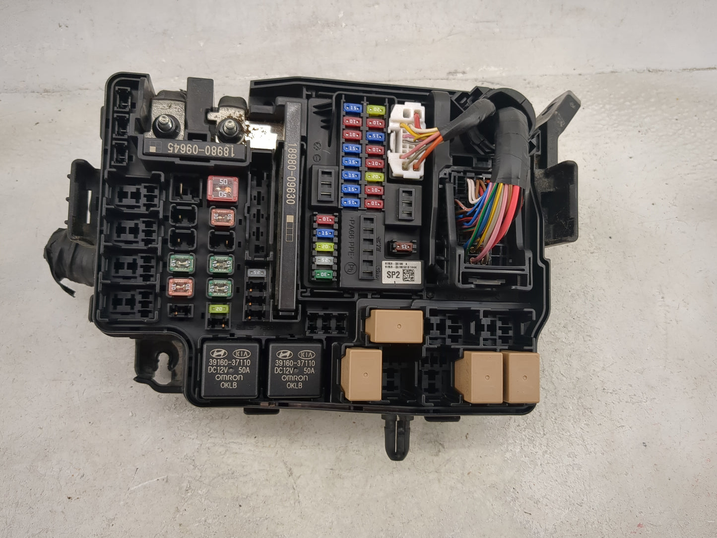 2021-2022 Kia Seltos Fusebox Fuse Box Panel Relay Module P/N:18980-09645 18980-09630, 39160-37110 Fits Fits 2021 2022 OEM Us