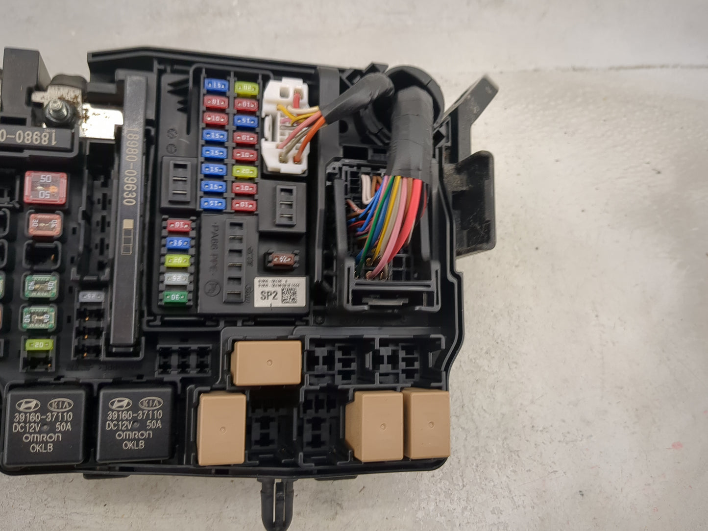 2021-2022 Kia Seltos Fusebox Fuse Box Panel Relay Module P/N:18980-09645 18980-09630, 39160-37110 Fits Fits 2021 2022 OEM Us