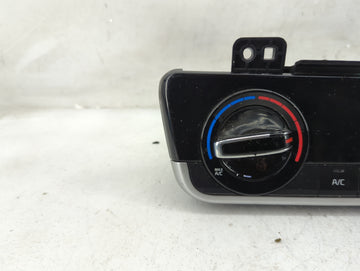 2021-2022 Kia Seltos Climate Control Module Temperature AC/Heater Replacement P/N:97250-Q5070 C20038-1230 Fits Fits 2021 2022 OEM Used Auto Parts