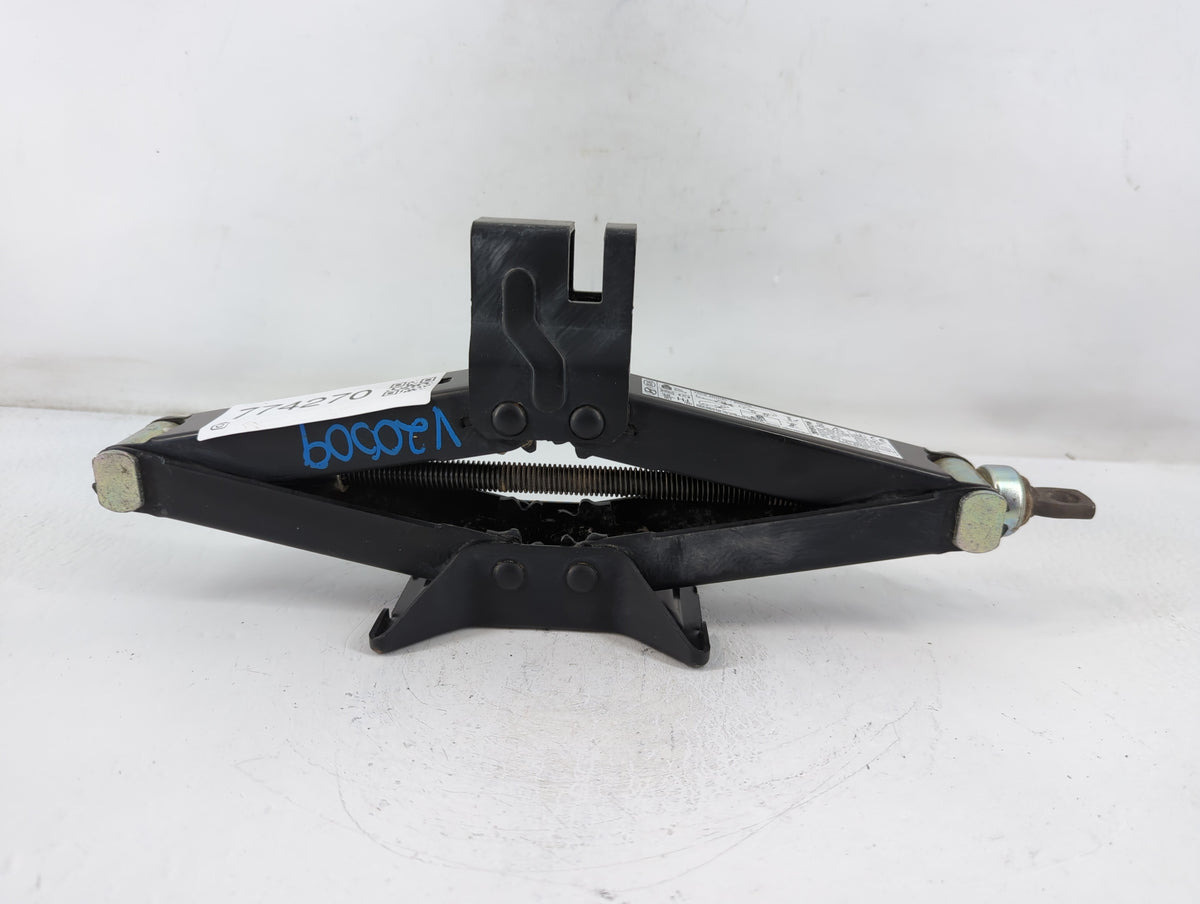 2021 Kia Seltos Spare Scissor Car Jack - Oemusedautoparts1.com
