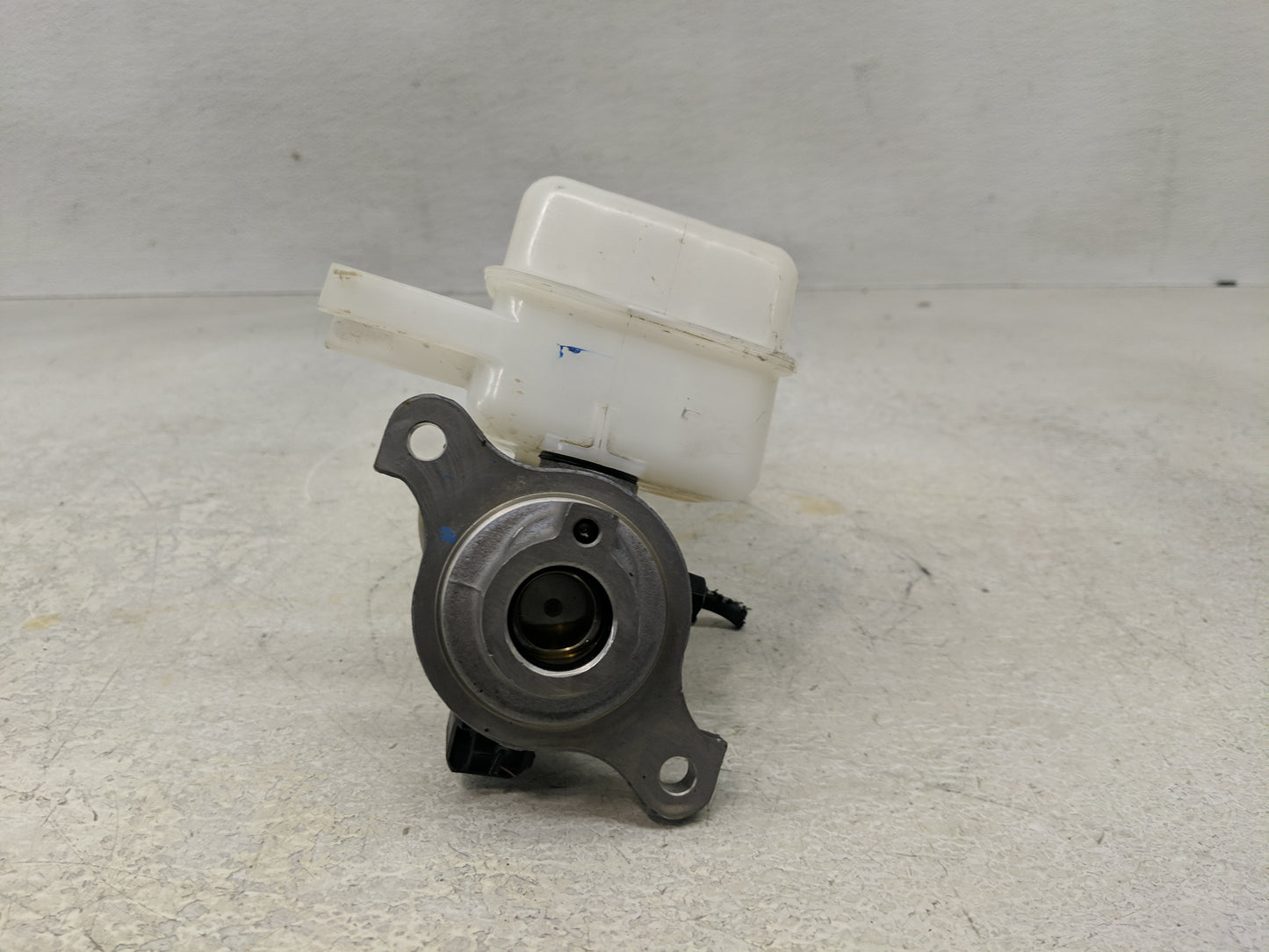 2021-2021 Kia Sorento Brake Master Cylinder 1312076 - Oemusedautoparts1.com