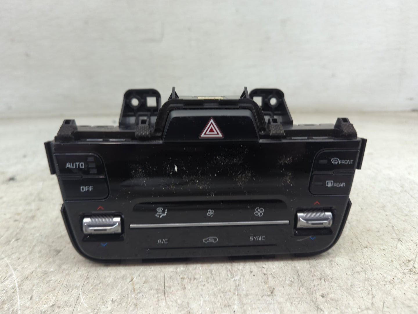 2021 Kia Sorento Climate Control Module Temperature AC/Heater Replacement P/N:97250-P2220FHL Q138222A Fits OEM Used Auto Par