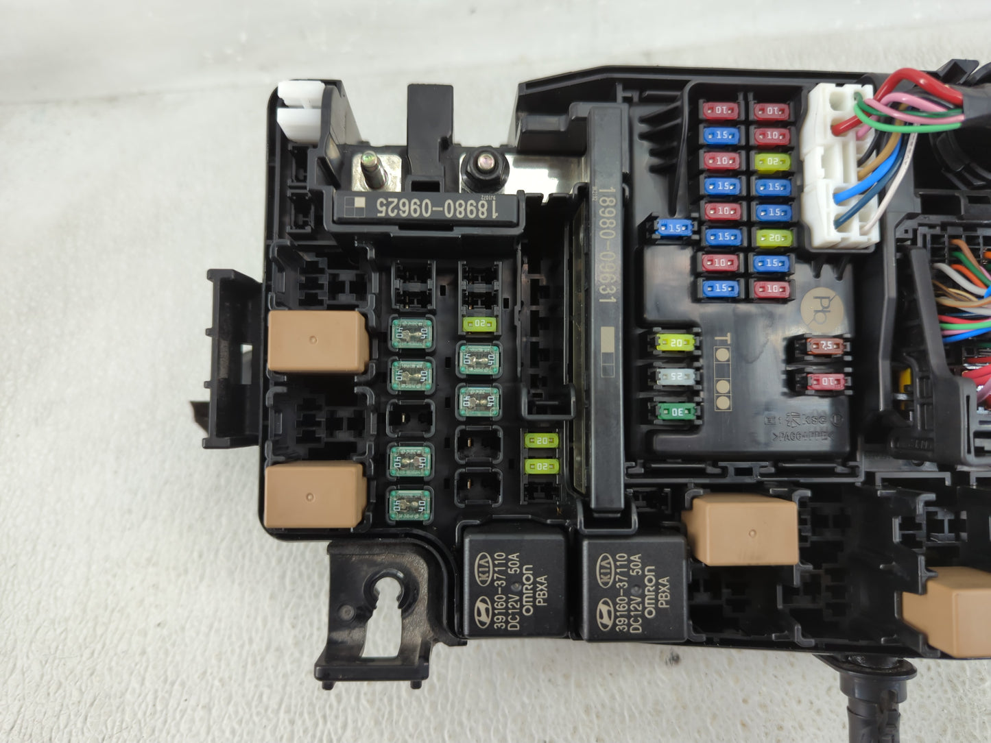 2020-2021 Kia Soul Fusebox Fuse Box Panel Relay Module P/N:91956-K0020 Fits Fits 2020 2021 OEM Used Auto Parts - Oemusedauto