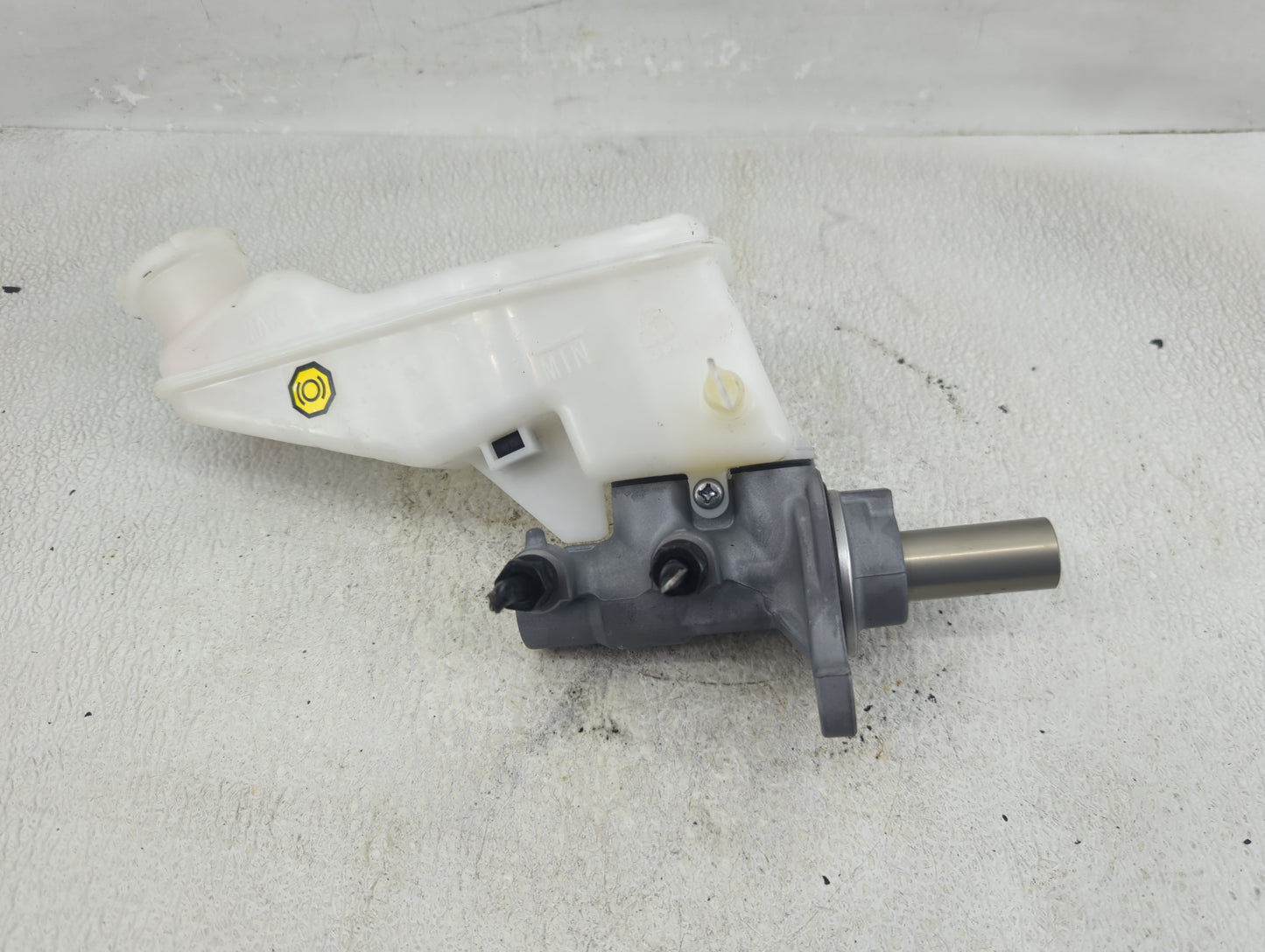 2020-2021 Kia Soul Brake Master Cylinder 1290539 - Oemusedautoparts1.com