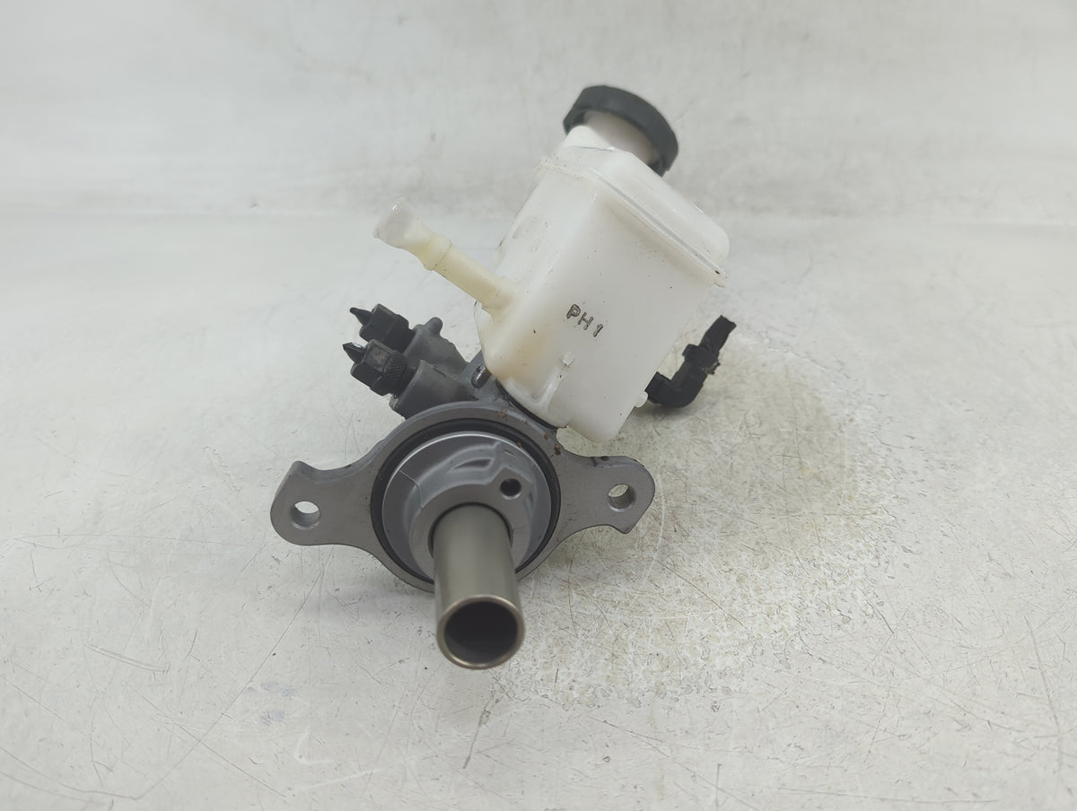 2020-2021 Kia Soul Brake Master Cylinder 1383097 - Oemusedautoparts1.com