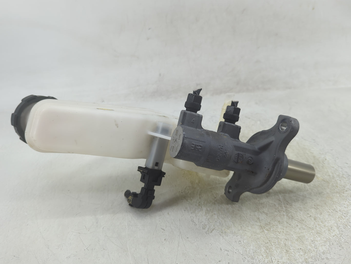 2020-2021 Kia Soul Brake Master Cylinder 1383097 - Oemusedautoparts1.com