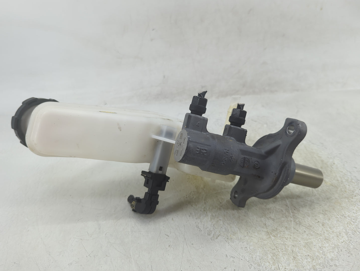 2020-2021 Kia Soul Brake Master Cylinder 1383097 - Oemusedautoparts1.com