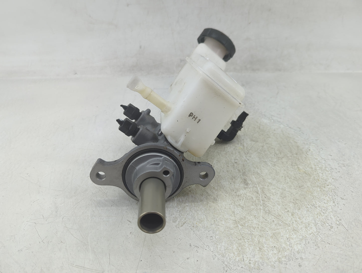 2020-2021 Kia Soul Brake Master Cylinder - Oemusedautoparts1.com