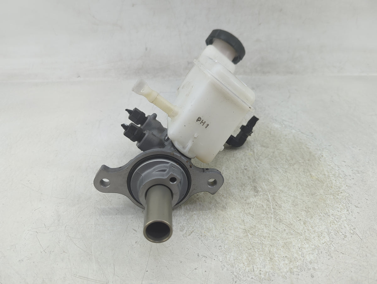 2020-2021 Kia Soul Brake Master Cylinder 1383097 - Oemusedautoparts1.com