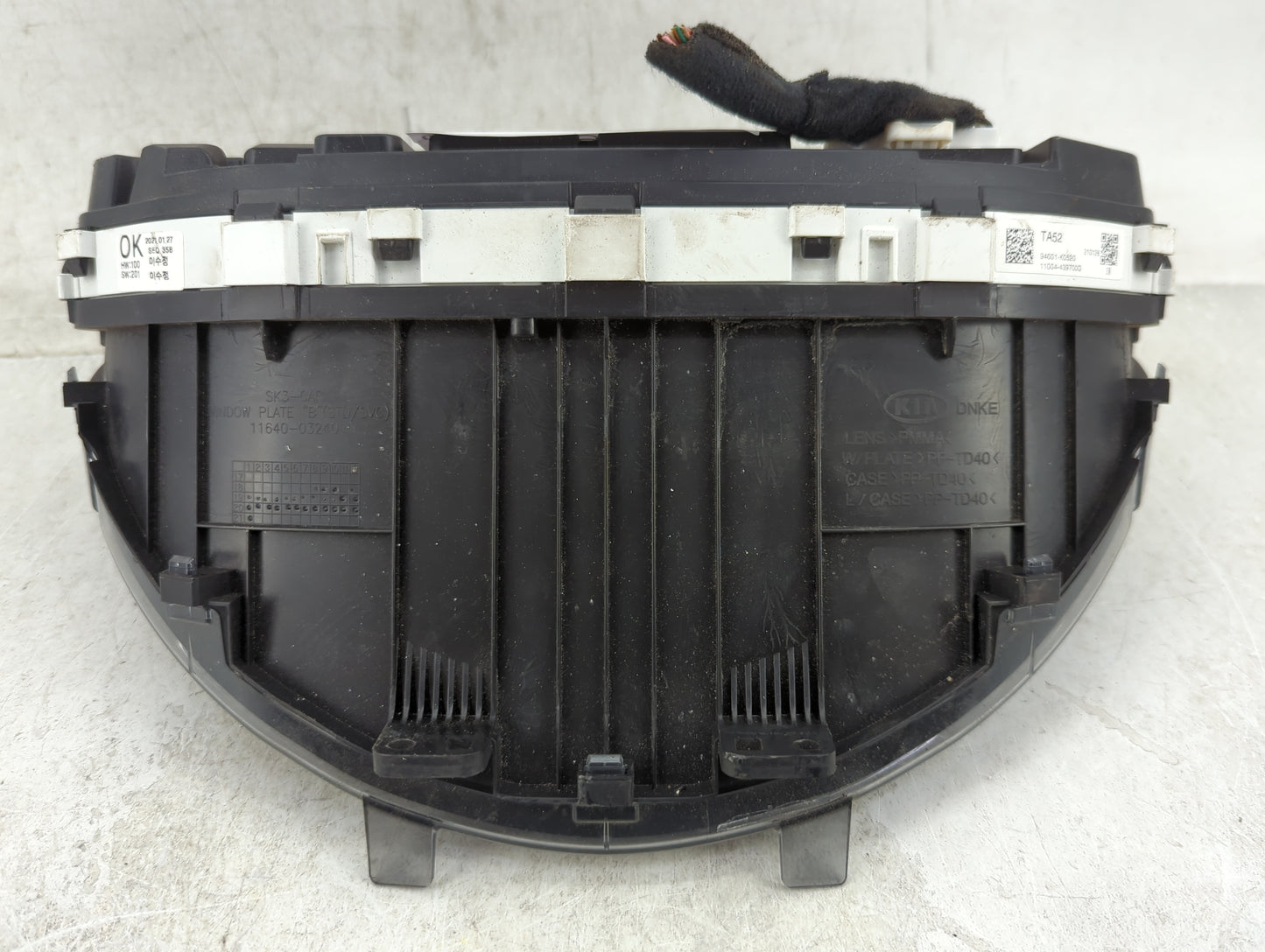 2020-2021 Kia Soul Instrument Cluster Speedometer Gauges P/N:94001-K0520 11004-439700Q Fits Fits 2020 2021 OEM Used Auto Par