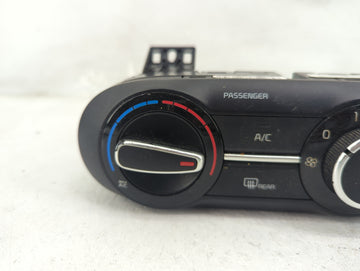 2020-2021 Kia Soul Climate Control Module Temperature AC/Heater Replacement P/N:97250-K0650 C20037-3060 Fits Fits 2020 2021 OEM Used Auto Parts