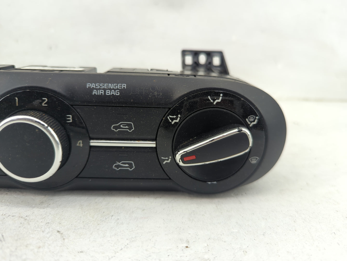 2020-2021 Kia Soul Climate Control Module Temperature AC/Heater Replacement P/N:97250-K0650 C20037-3060 Fits Fits 2020 2021 