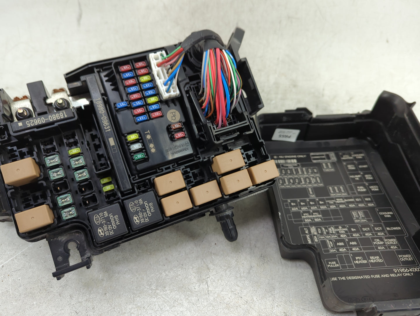 2020-2021 Kia Soul Fusebox Fuse Box Panel Relay Module P/N:91956-K0020 Fits Fits 2020 2021 OEM Used Auto Parts - Oemusedauto