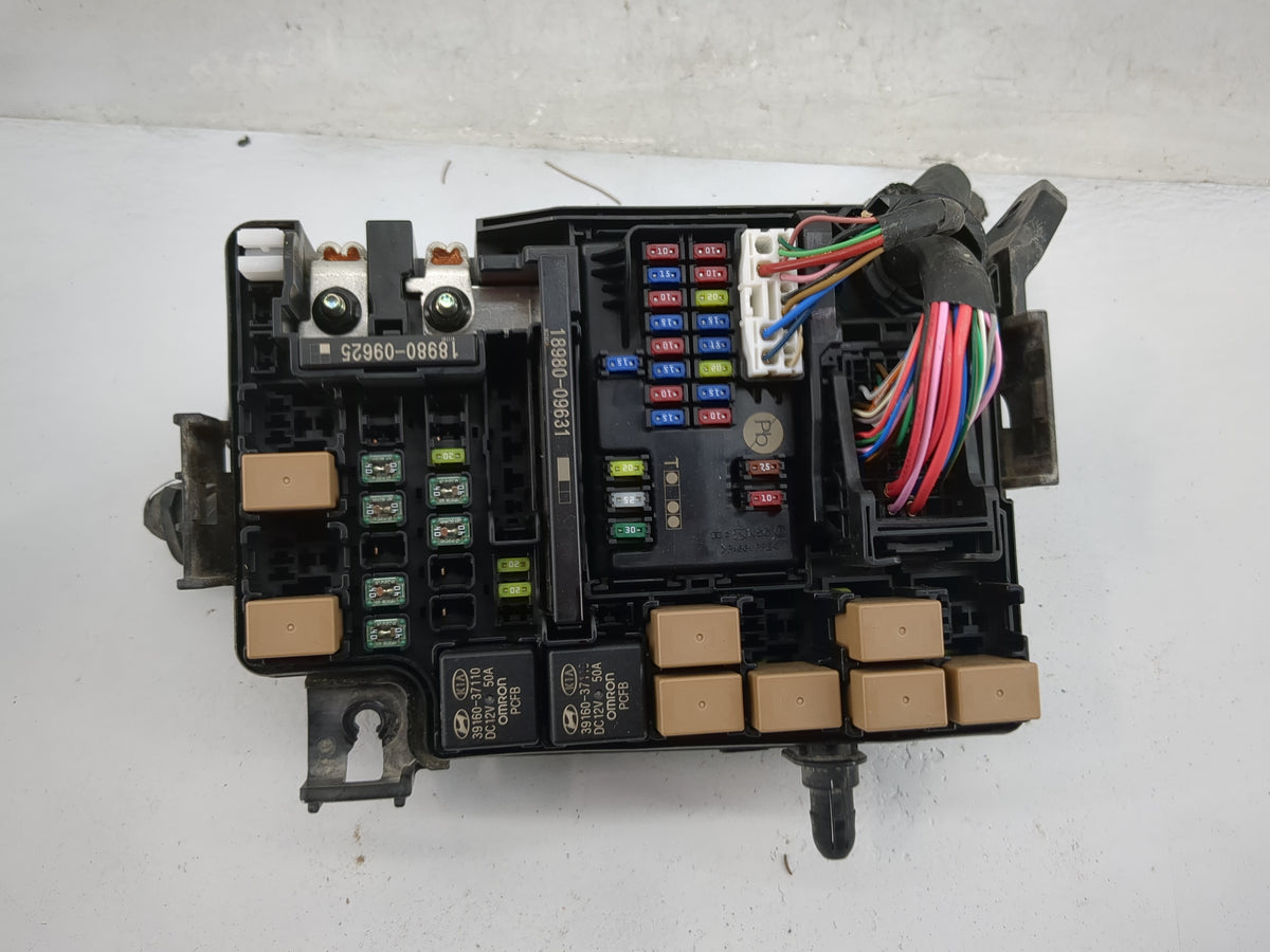 2021 Kia Soul Fusebox Fuse Box Panel Relay Module P/N:18980-09625 18980-09631, 91956-K0020, 39160-37110 Fits OEM Used Auto P