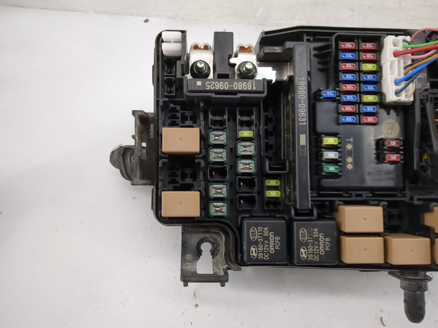 2021 Kia Soul Fusebox Fuse Box Panel Relay Module P/N:18980-09625 18980-09631, 91956-K0020, 39160-37110 Fits OEM Used Auto P