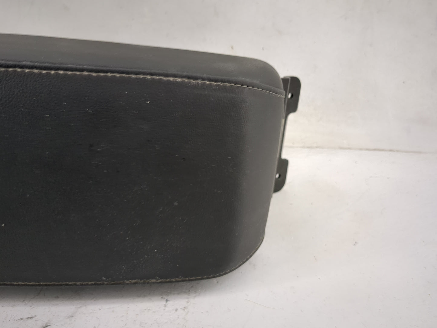 2021 Kia Soul Center Console Armrest Cover Lid P/N:84660-K0000A7WY Fits OEM Used Auto Parts - Oemusedautoparts1.com
