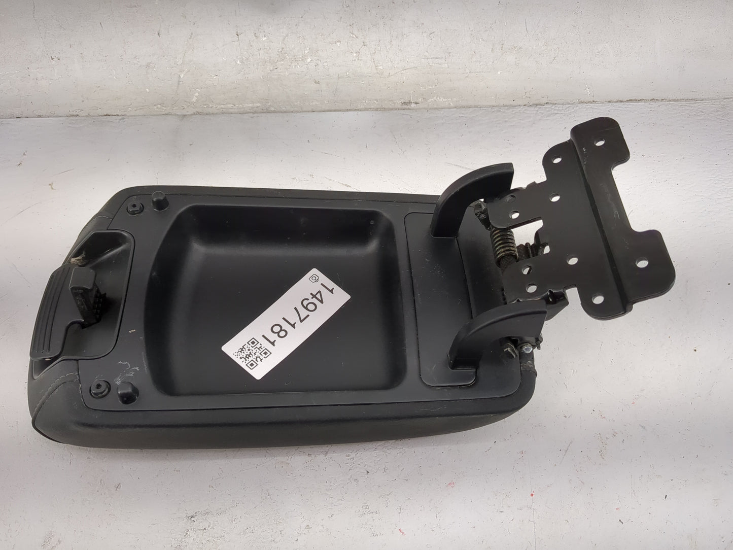2021 Kia Soul Center Console Armrest Cover Lid P/N:84660-K0000A7WY Fits OEM Used Auto Parts - Oemusedautoparts1.com